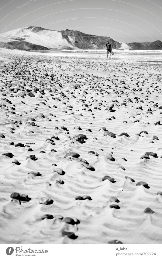 Beach On The Rocks Abenteuer Ferne Sommer wandern maskulin 1 Mensch Umwelt Natur Landschaft Urelemente Sand Wolkenloser Himmel Schönes Wetter Wärme Gipfel Küste