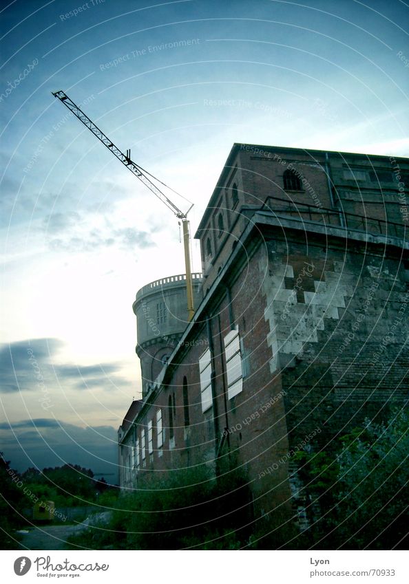 Festungbauten mit Industrie Kavalier Backstein Kran Industriefotografie dallwig alt Turm Abenddämmerung