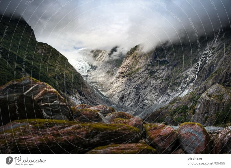 Kaiser Franz Josef Natur Landschaft schlechtes Wetter Felsen Alpen Berge u. Gebirge Schneebedeckte Gipfel Gletscher dunkel eckig Abenteuer Neuseeland