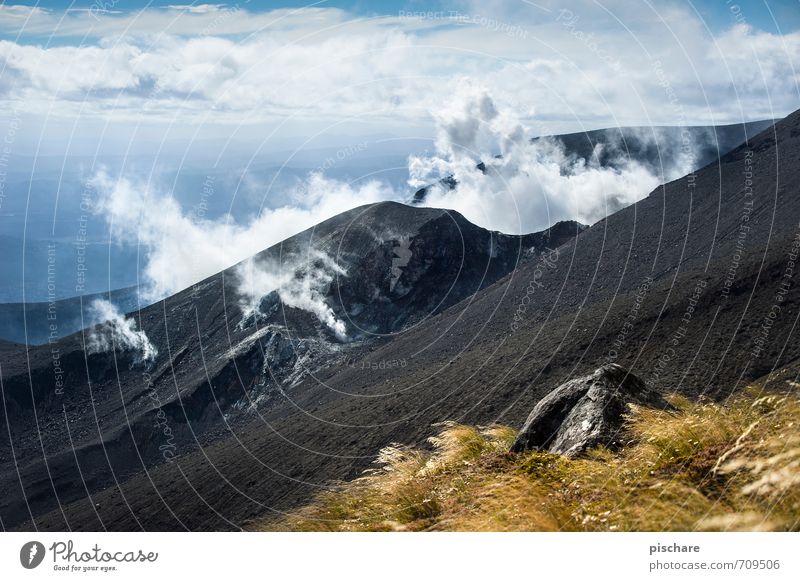 Aktivität Natur Landschaft Urelemente Feuer Berge u. Gebirge Vulkan bedrohlich Abenteuer Rauchwolke Farbfoto Außenaufnahme Tag