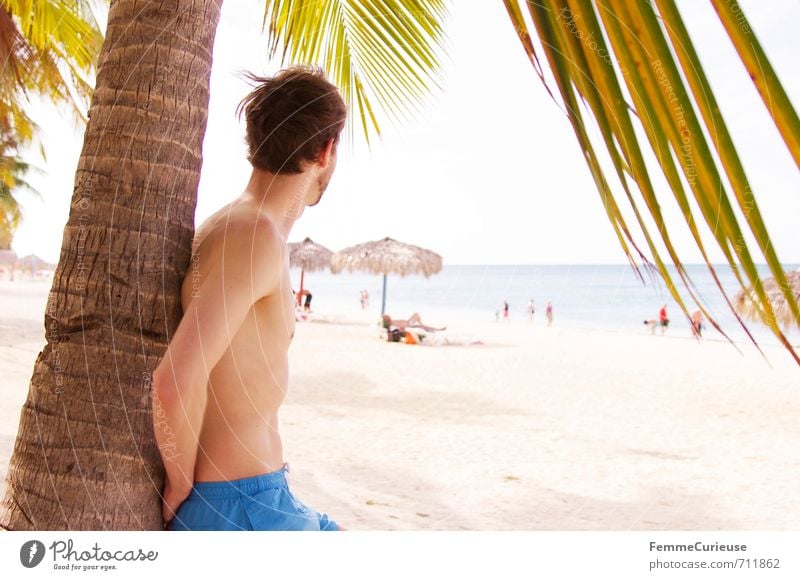 Beach Time! (VIII) maskulin Junger Mann Jugendliche Erwachsene 1 Mensch 18-30 Jahre Zufriedenheit Erholung erleben Ferien & Urlaub & Reisen Traumreise Palme