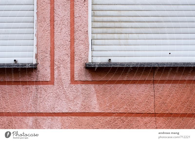 Rote Linien Mauer Wand Fassade Fenster alt eckig trist Stadt rosa rot Mittelstand Symmetrie Verfall Vergänglichkeit Wege & Pfade geschlossen Rollladen veraltet