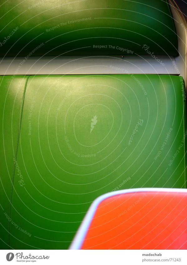 KOMBINATION | grün orange farben sitz bahn komplementär kontrast Leder Ablage Eisenbahn Ledersessel Sessel Stil gemütlich fahren Niederlande Mobilität schick