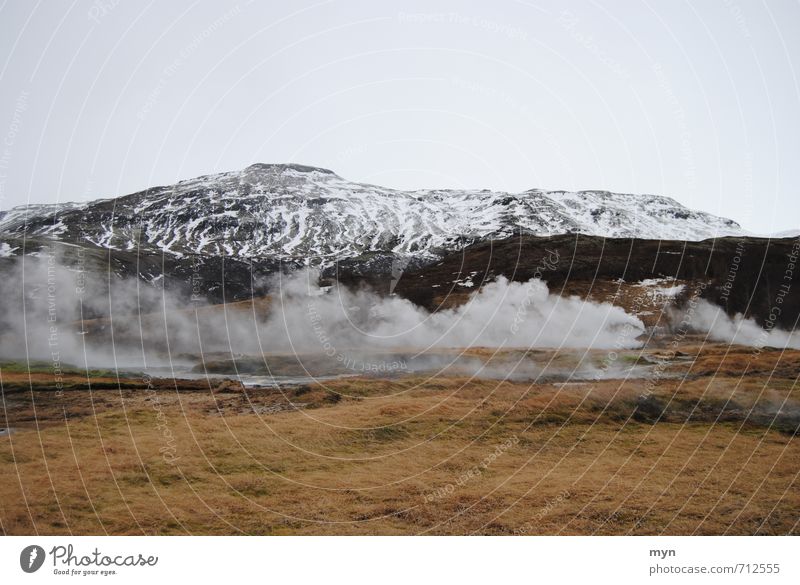 Island Umwelt Natur Landschaft Urelemente Erde Wasser Himmel Winter Hügel Berge u. Gebirge Gipfel Schneebedeckte Gipfel Vulkan Rauchen Geysir Geothermik