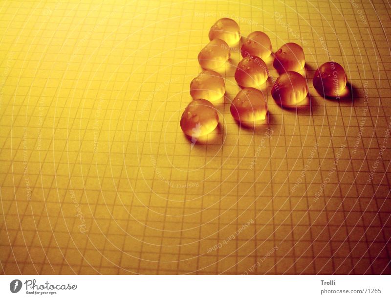 Süßes Leuchten Dreieck Milbe Raster Geometrie süß gelb Schädlinge niedlich Physik Honig Lampe Perspektive gold hell Wärme Perle