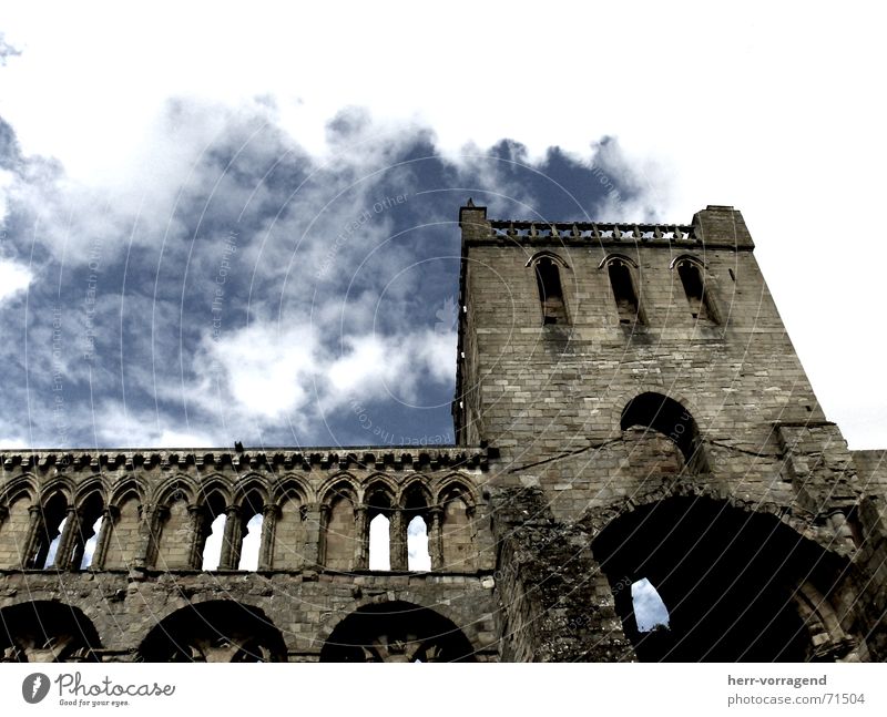 Schottland I Ruine schlechtes Wetter Religion & Glaube Perspektive Himmel Wolken Stein Einsamkeit Zerstörung Burg oder Schloss