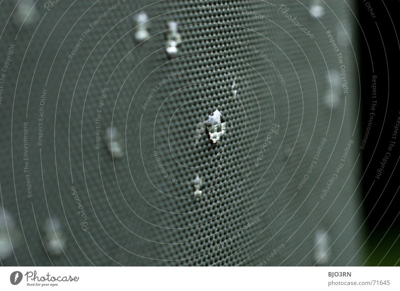 drops on canvas #04 Stoff Vorhang graphisch Bildraum Makroaufnahme quer Format Querformat Produkt Regen feucht grün dunkelgrün cloth fabric gauze netting