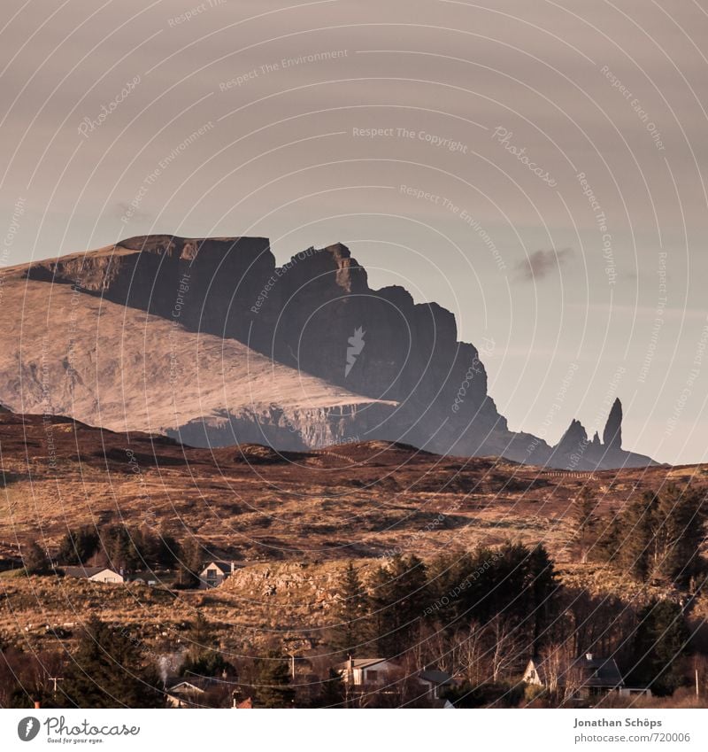 Old Man of Storr – da hinten rechts Umwelt Natur Landschaft Himmel Baum Felsen Berge u. Gebirge Gipfel ästhetisch Schottland Großbritannien Isle of Skye