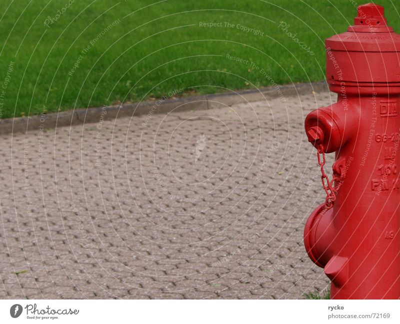hab ich einen Brand... Hydrant rot grün Notfall Quelle Brandschutz Feuerwehr Rasen Wege & Pfade Hilfsbereitschaft Wasser