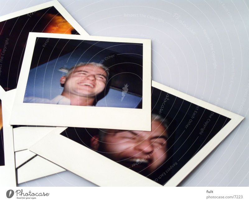 fotos Fotografie Stil aufeinander Mann Dinge Polaroid Bild liegen Gesicht lachen grinsen Kopf Makroaufnahme Nahaufnahme fult5000