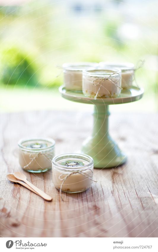 Kiwi-Crème Joghurt Dessert Süßwaren Ernährung Schalen & Schüsseln Glas lecker süß Sahne Farbfoto Innenaufnahme Menschenleer Tag Schwache Tiefenschärfe