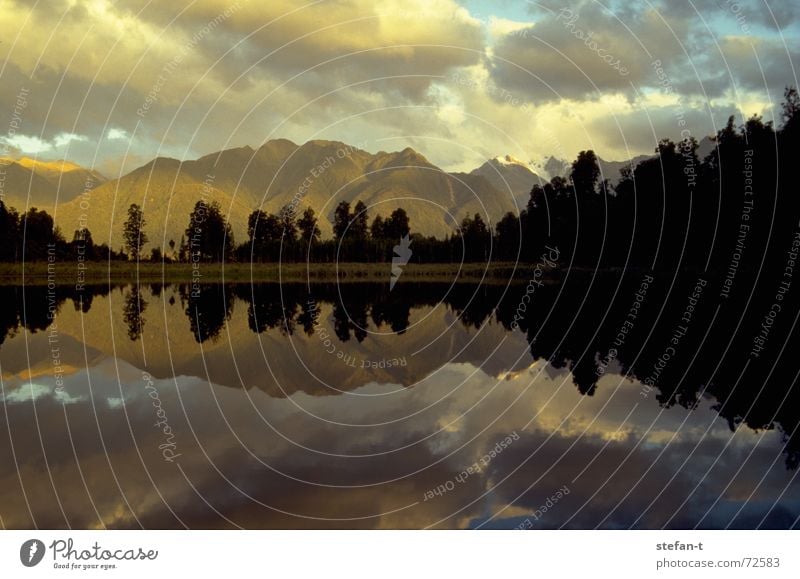 spiegel im morgen Neuseeland See Stimmung Sonnenaufgang Wolken Baum Spiegel Physik horizontal Horizont ruhig Gedanke 2 Konstruktion Mitte unten Australien