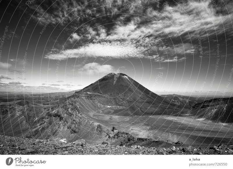 Mordor b/w Umwelt Natur Landschaft Urelemente Erde Luft Himmel Wolken Horizont Schönes Wetter Felsen Berge u. Gebirge Gipfel Vulkan Mount Ngauruhoe Fernweh