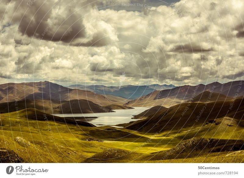 Gebirgslandschaft mit See Ausflug Abenteuer Ferne Berge u. Gebirge Natur Landschaft Wolken Gewitterwolken Horizont Wiese Feld Alpen Gipfel Peru Stil Umwelt