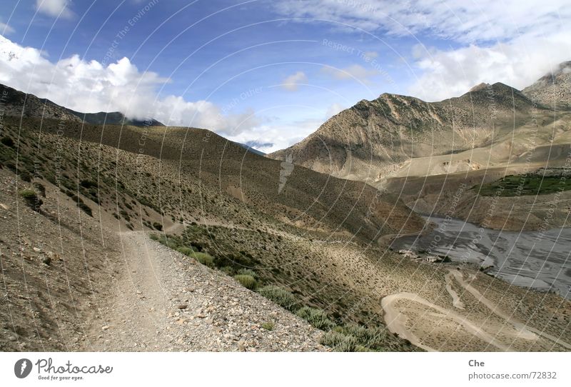 Nepalsommer: Weg ins Tal Muktinath Sehnsucht Wolken Gipfel Erfahrung Ferien & Urlaub & Reisen wandern Ferne Aussicht Bergsteigen Macht winzig schön tief