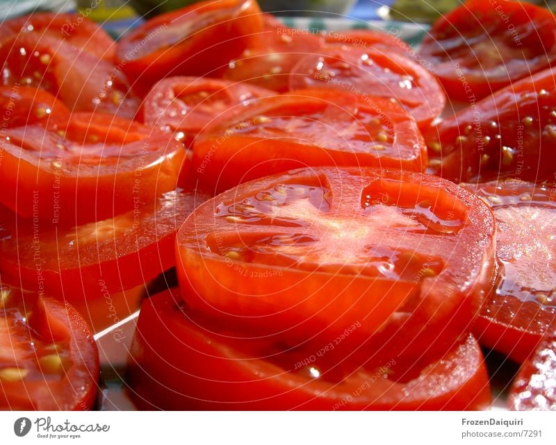 Paradeiser rot geschnitten saftig Gesundheit lecker Tomate tomatoes Fensterscheibe gesalzen paradeiser Gemüse