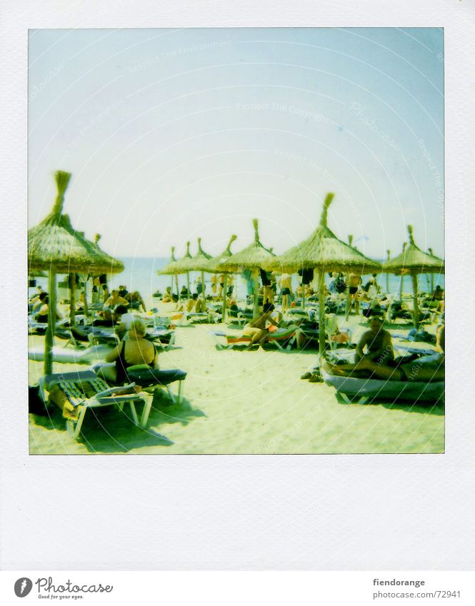 beachlife 2 Strand Meer Erholung Wolken Gischt Wellen Ballermann Sonnenschirm Barfuß Polaroid Sand Freiheit Salz Haut laufen