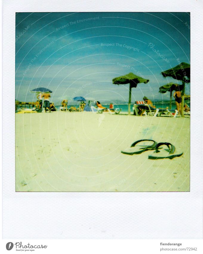 beachlife 4 Strand Meer Erholung Wolken Gischt Wellen Ballermann Sonnenschirm Barfuß Flipflops Polaroid Sand Freiheit Salz Haut laufen