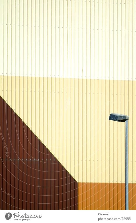 Kraftwerk 3 - Würstchenfarben Wellblech Trapezblech Gewerbe Anstrich braun beige Laterne Farbe würstchenfarben Lagerhalle Industriefotografie