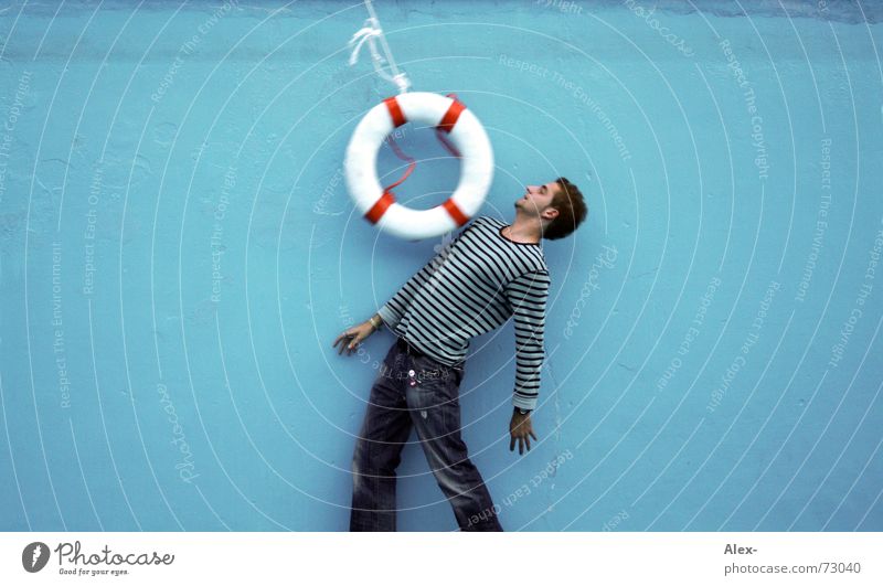 Knapp vorbei ... Seemann Schwimmbad Rettungsring gehen Manöver ducken bücken biegen Reaktionen u. Effekte Streifen Kreis gefährlich vergangen Zufall Schicksal
