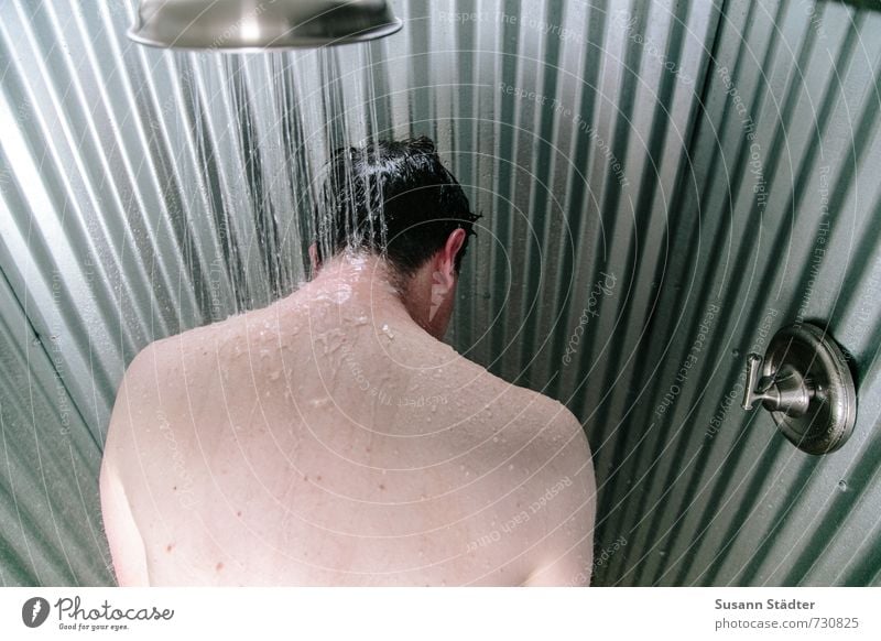 freiluftdusche schön Körperpflege Haare & Frisuren Haut Wellness Erholung ruhig Wohnung Innenarchitektur maskulin Mann Erwachsene Rücken 1 Mensch 18-30 Jahre