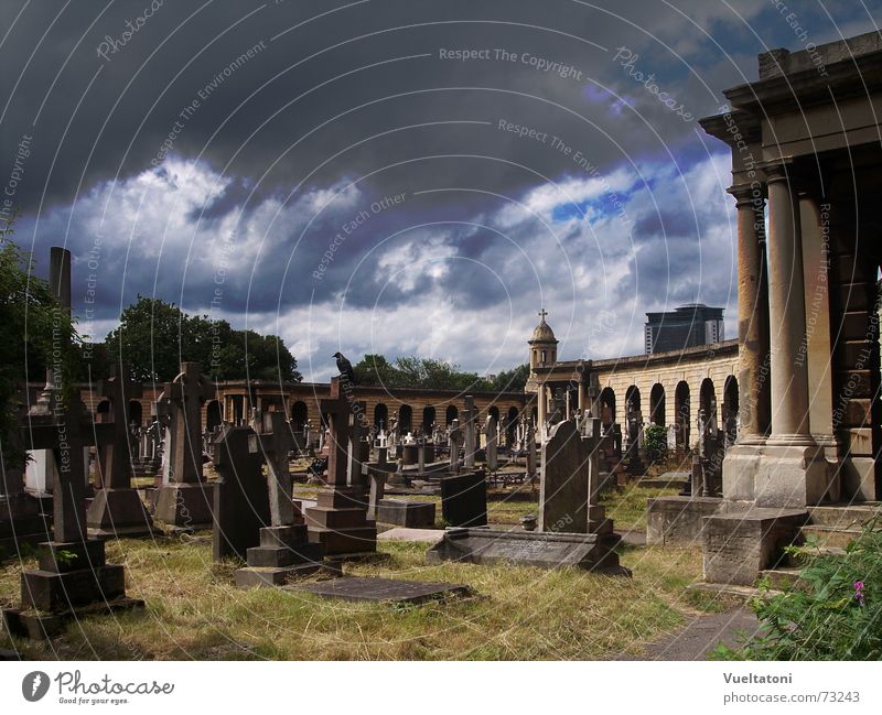 Dark side of Chelsea London Friedhof Wolken England dunkel chelsea cemetery britain