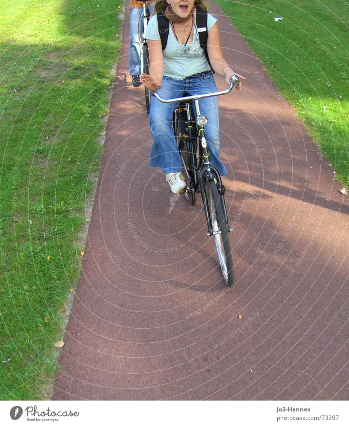Freiheit unterwegs Fahrradfahren Fahrradtour Teer Wiese beweglich Sommer zügellos Ferien & Urlaub & Reisen Fahrradweg Niederlande Amsterdam frei vorwärts lässig