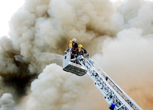 Firefighting grau schwarz Brand Rauch Feuerwehr Leiter