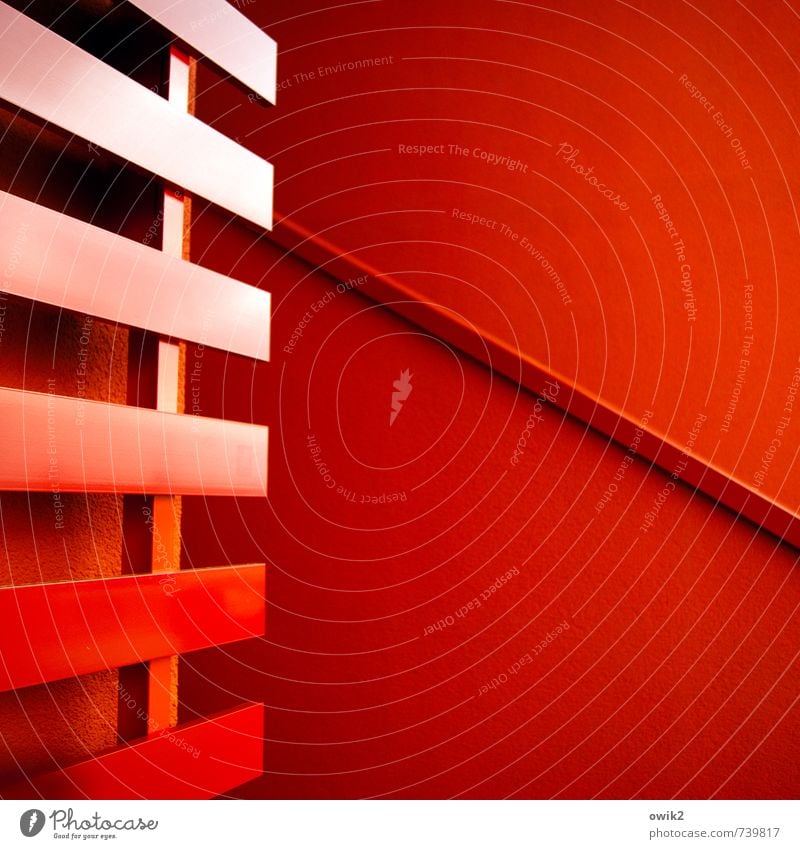 Rot sehen Mauer Wand eckig einfach rot Ordnungsliebe Reinheit diagonal Verkleidung Kunststoff Treppengeländer Farbfoto abstrakt Menschenleer Textfreiraum rechts