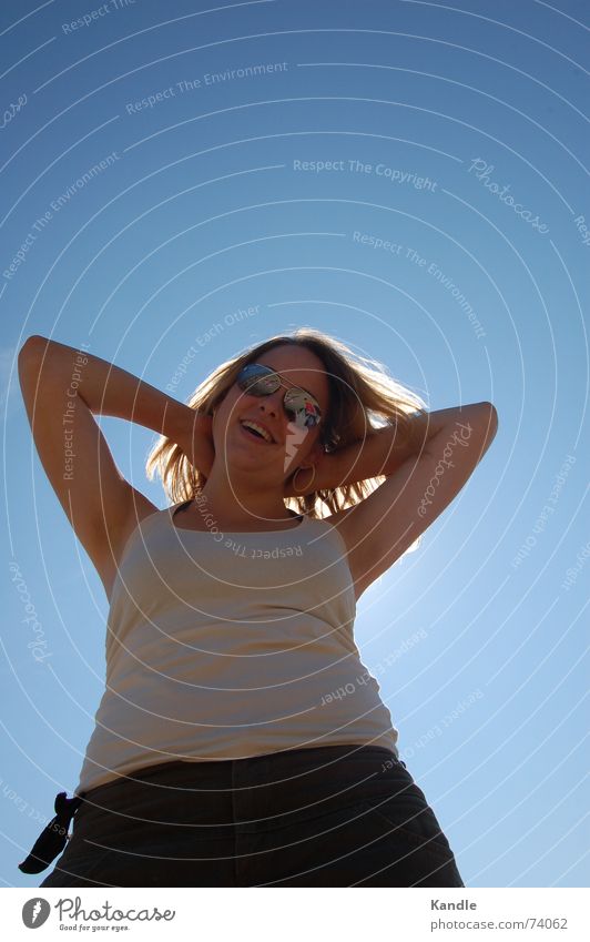 Sonne im Nacken Sonnenbrille Frau Ferien & Urlaub & Reisen Oberkörper blond Himmel blau gabi lachen Freiheit Glück Perspektive Arme