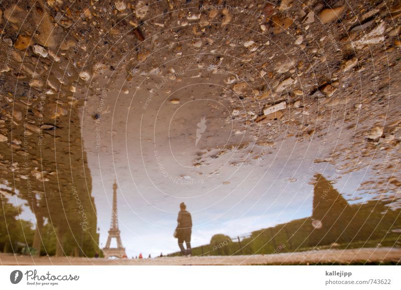 tagtraum Tourismus Sightseeing Städtereise Mensch 1 Stadt Hauptstadt Sehenswürdigkeit Surrealismus Paris Frankreich Pfütze Wasser Turm Park Garten Stein