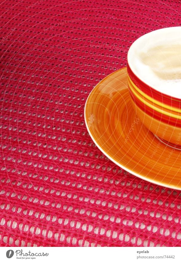 Luigi´s 5min Terrine Tasse rot rosa gelb weiß Sahne Tisch Sommer Italien Ferien & Urlaub & Reisen Pause Suppe geschmacklos cup coffee Kaffee cappucino Holzbrett