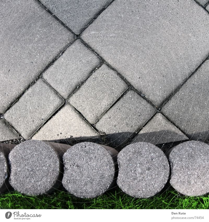 Klasse Terrasse Furche hart diagonal horizontal rund eckig grau Beton treten Verkehrswege Qualität Stein Mineralien terasse palisaden dreckig Bodenbelag Erde