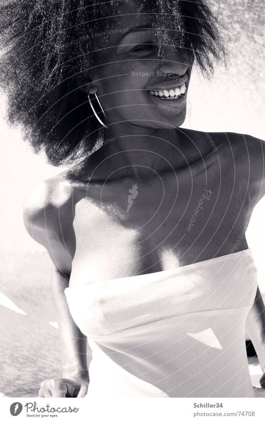 nahida II Frau Dame Model Beautyfotografie Afrika Afrikaner kraus Kleid Porträt schön dünn Fröhlichkeit braun schwarz weiß africa Afroamerikaner