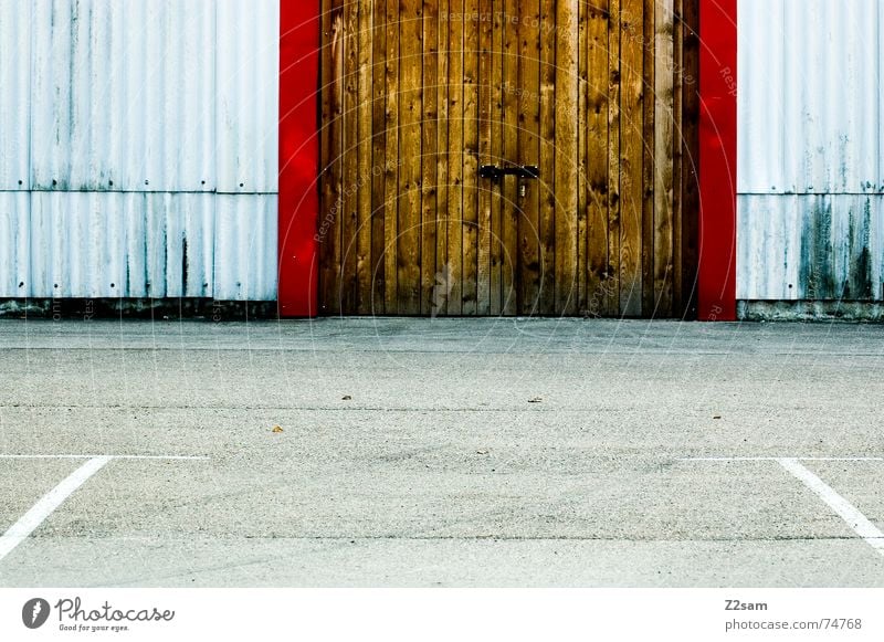 Hilfslinien Parkplatz Garage Fabrik Industriefotografie Holz rot gelb Wellblech hilfslinien Linie Tür Tor industrial Strukturen & Formen Lamelle