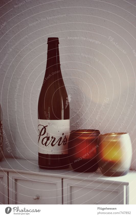 On Day in Paris Lebensmittel Getränk Erfrischungsgetränk Wein Becher Flasche Glas Sightseeing Städtereise Hauptstadt Skyline überbevölkert Küssen Romantik