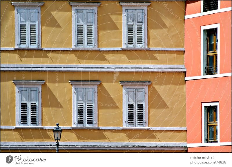 Hauswinkel Laterne Fassade Fenster Fensterladen Italien Gardasee gelb rot Ferien & Urlaub & Reisen Süden Schatten arco Linie mediteran Ecke ...