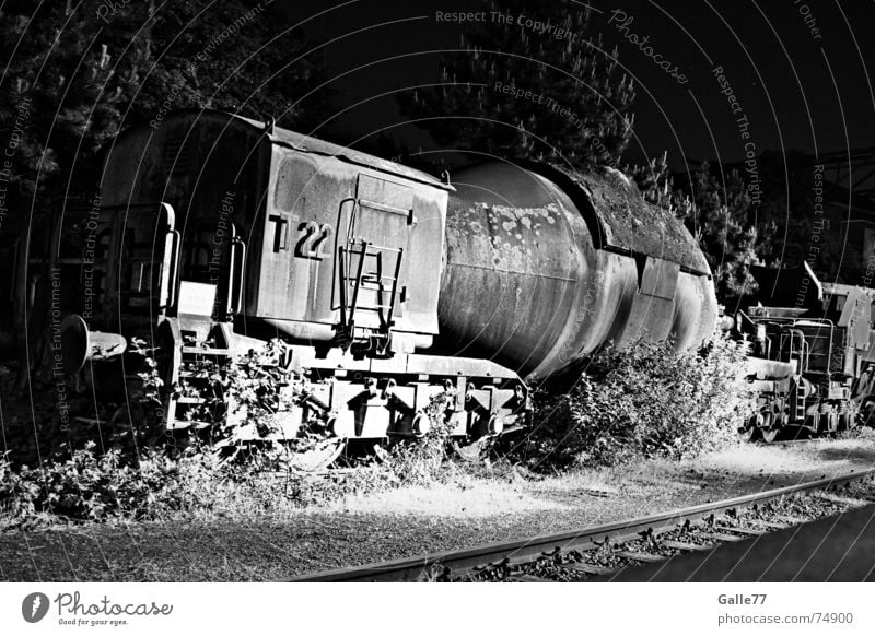 Lokomotion Lokomotive Licht Epoche Nostalgie Eisenbahn alt Beleuchtung Schatten Rolle Güterverkehr & Logistik Ware Mensch