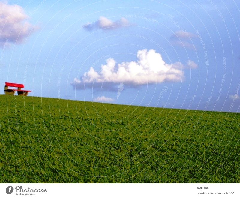 Rast auf der roten Bank Wiese Wolken Pause Deich grün weiß ruhig Einsamkeit Stimmung Himmel blau Erholung Nordsee Insel Glück