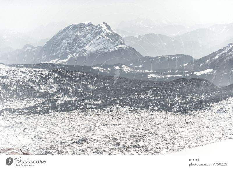 Blick ins Tote Gebirge Ferien & Urlaub & Reisen Winter Winterurlaub Berge u. Gebirge wandern Felsen Alpen Schneebedeckte Gipfel Ferne Unendlichkeit grau trüb