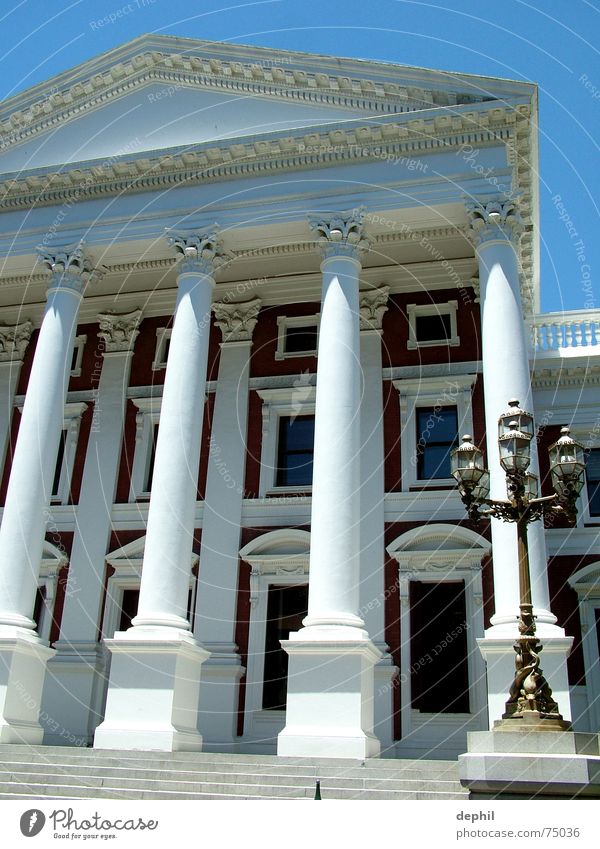 mein haus, meine.... Gebäude Haus Bauwerk Eingang Laterne Kapstadt Südafrika Säule Treppe Regierungssitz
