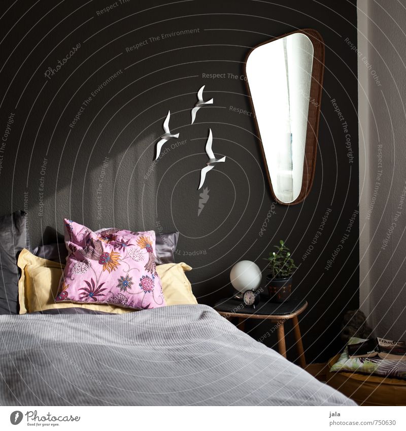 sonnenlicht Häusliches Leben Wohnung Innenarchitektur Dekoration & Verzierung Möbel Lampe Bett Spiegel Raum Schlafzimmer beistelltisch Kissen ästhetisch