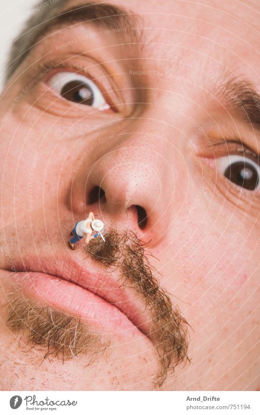 Der Schnurri muss (schon wieder) ab! Körperpflege Gesicht Mensch maskulin Mann Erwachsene Kopf Bart 1 30-45 Jahre Tapferkeit Nervosität verstört Rasieren