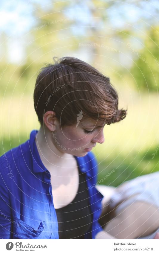 belle Mensch feminin androgyn Haare & Frisuren Schauspieler Himmel Sonne Klima Klimawandel Wetter Schönes Wetter Pflanze Gras Garten Park Wiese sportlich