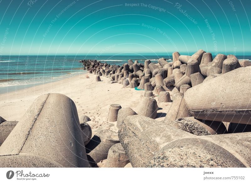 Tetrapack Landschaft Himmel Horizont Sommer Schönes Wetter Küste Strand Nordsee Insel Sylt Sand Beton Wasser gigantisch hässlich blau braun grau planen
