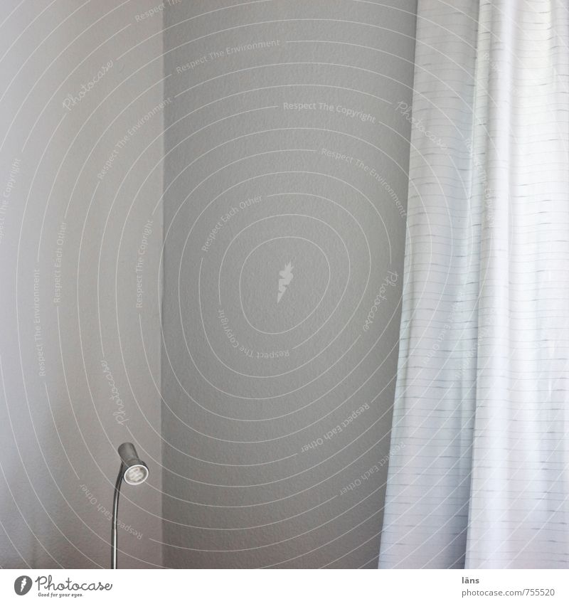 Leselampe Stil Häusliches Leben Wohnung Innenarchitektur Lampe Tapete Schlafzimmer authentisch modern grau silber weiß Leichtigkeit Gardine Wand gestrichen