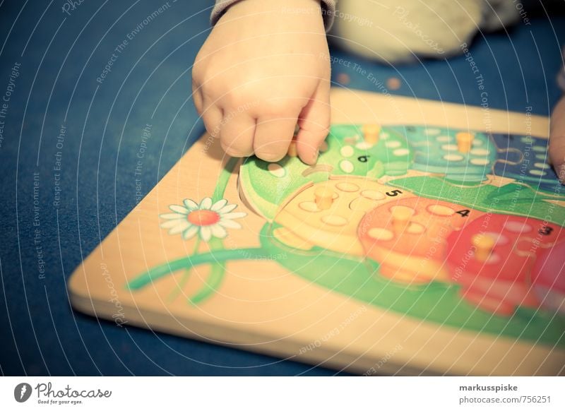 kita puzzel spiel Freizeit & Hobby Spielen Kindererziehung Kindergarten lernen Mensch feminin Kleinkind Mädchen Hand Finger 1 1-3 Jahre Kindergartenkind Puzzle