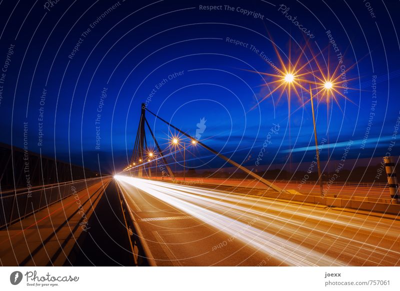 Starlight Express Brücke Verkehr Straßenverkehr Autofahren Autobahn hell Geschwindigkeit blau braun orange schwarz Konkurrenz Mobilität Ferien & Urlaub & Reisen