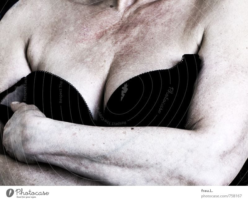 Hey! feminin Weiblicher Senior Frau Brust Arme 1 Mensch 60 und älter stehen alt nackt Misstrauen Hochmut Sex Sexualität Dekolleté BH Altersflecken Wäsche-Body