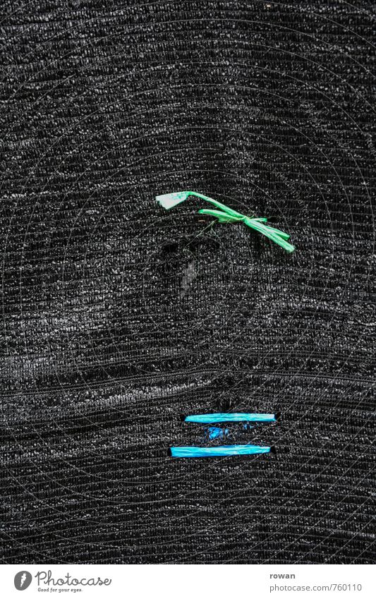 flicken 2 Kunststoff Vergänglichkeit Reparatur verbinden Halt Zusammenhalt Problemlösung Netz Decke Haltbarkeit Sicherheit Stabilität Knoten Farbfoto